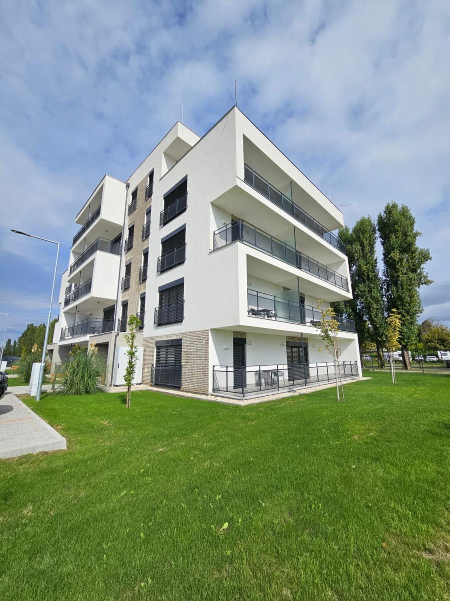 Harmonia Riva Apartman B11 ดูนาจสก้า สเตรด้า ภายนอก รูปภาพ